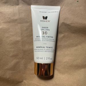 Vivier mineral tinted sheer SPF 30